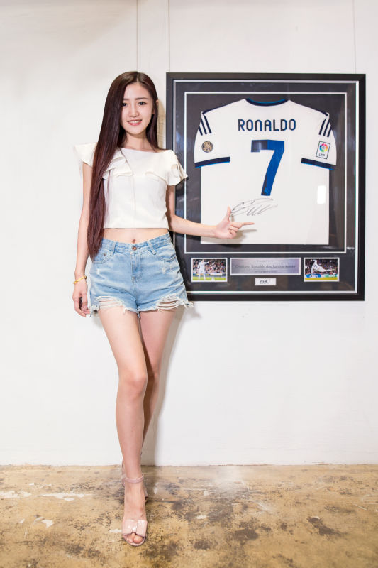 重庆掉下个女球后“洋叮叮”_凤凰体育