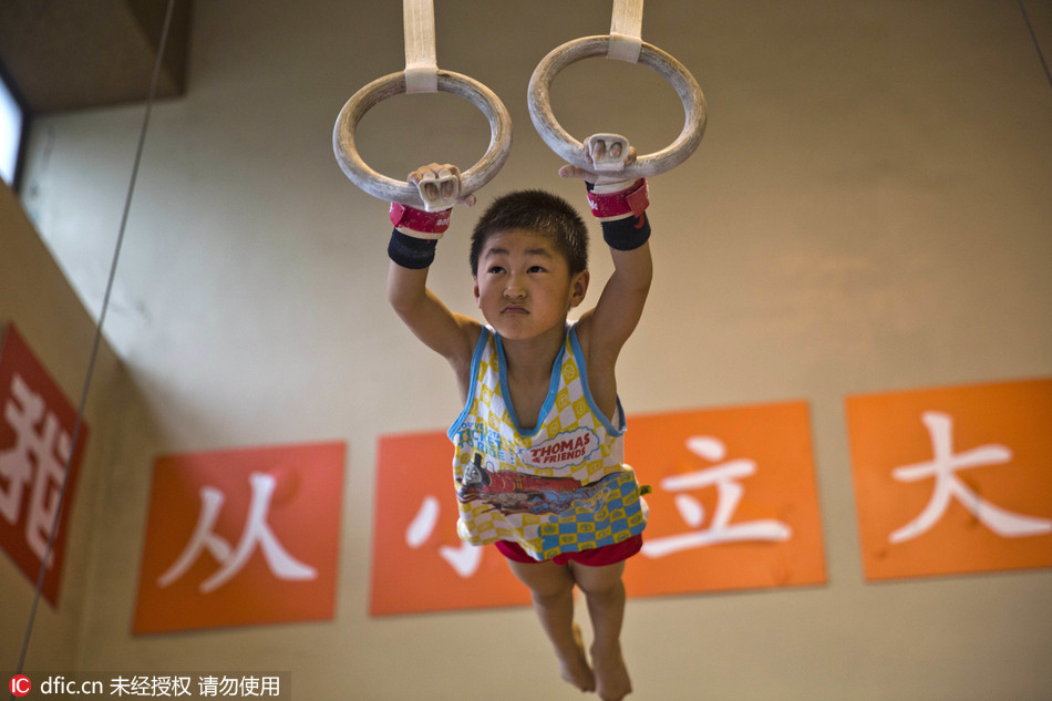 上海徐汇体校，孩子正在辛苦练习中。徐汇体校从上世纪50年代至今已经培养出上百位奥运冠军和世界冠军，为国家体育竞技事业做出巨大贡献。