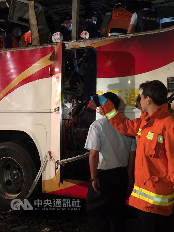 台湾检方：起火游览车左后侧门有异常(图)