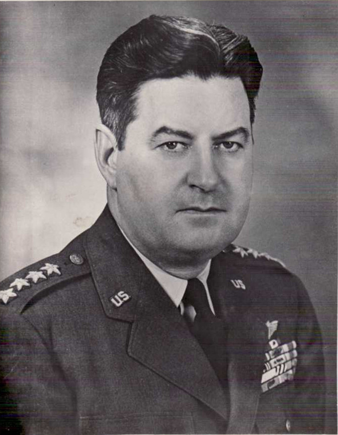 图为柯蒂斯·李梅(curtis lemay).