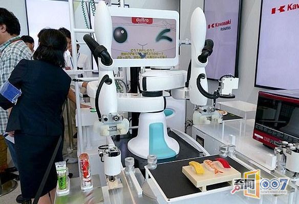 日本展示最新暖男版机器人 会做饭的机器人你