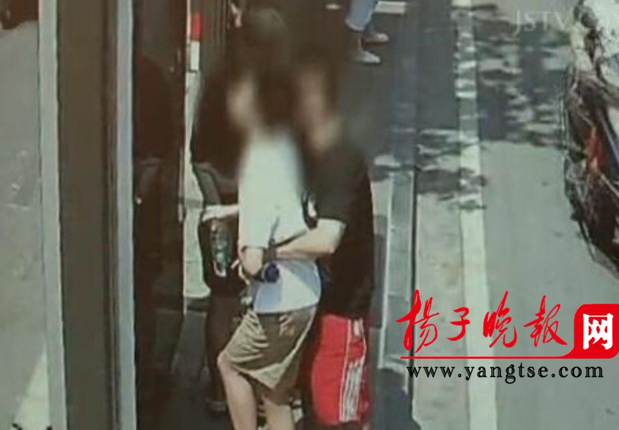 南京：公交站变态男猥亵并抓伤13岁少年(图)