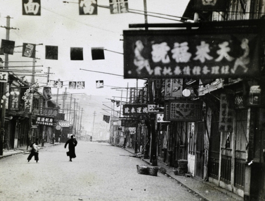 上海第三次工人武装起义当天浙江北路街景。