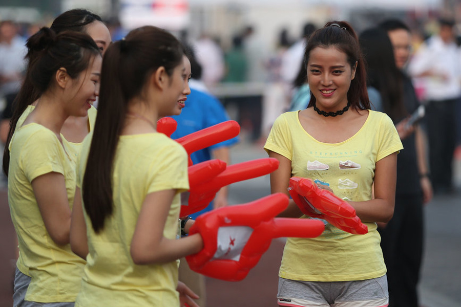 2016欢乐跑中国10公里北京站 人数众多各路美女亮相