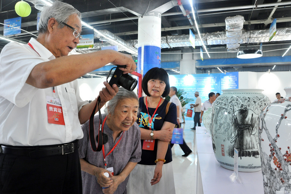 中国刻瓷大师排行榜_张新中获“中国刻瓷艺术大师”荣誉称号