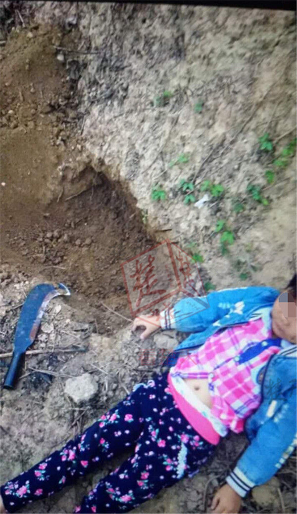 男子直播“掐死3岁女儿荒山埋尸” 惊动上百警力