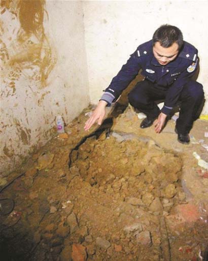 徐州一团伙“避孕套”做炸药 挖出41米地道盗墓