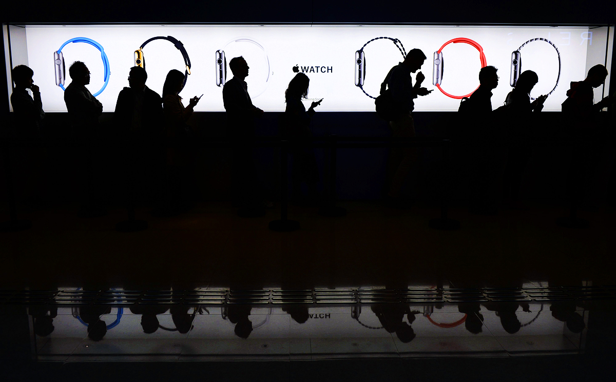 第四财季iPhone均价下滑苹果股价季报后大跌2.3%_手机凤凰网