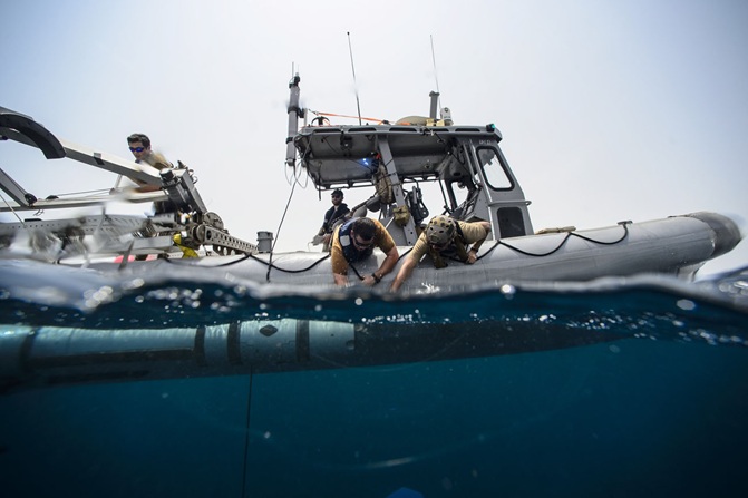 联参05|海军开启无人潜航器时代:除了扫雷还干啥