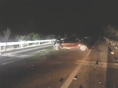 四川：高速路上正救援 23岁女护士遭遇二次事故身亡