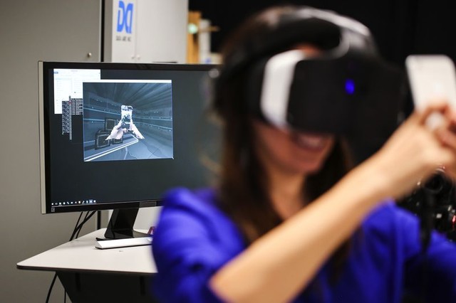 体验Project Alloy：在VR中看现实世界
