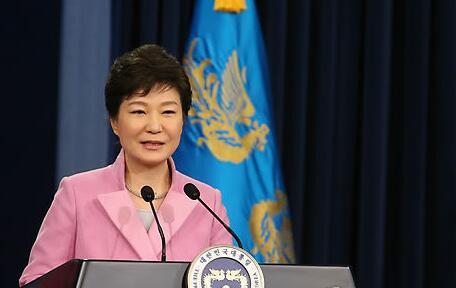 韩媒：崔顺实为朴槿惠垫付4500万韩元 买衣服和手包