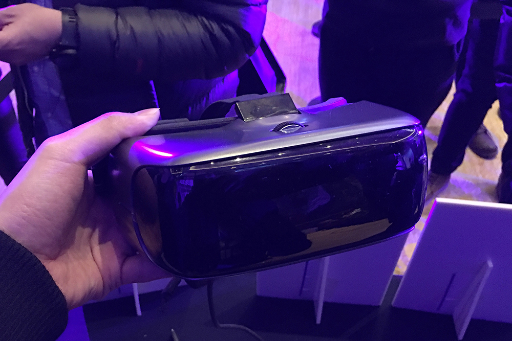 分体设计VR一体机暴风魔镜MATRIX发布 售2499元