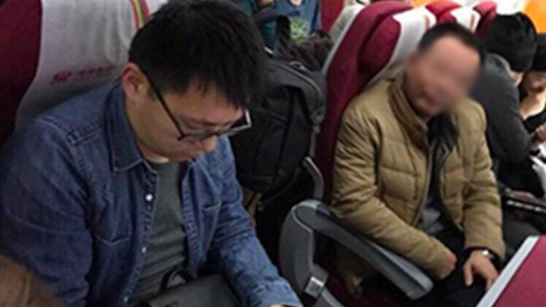 “飞机性骚扰事件”落幕!涉事男子离职、被拘(图)