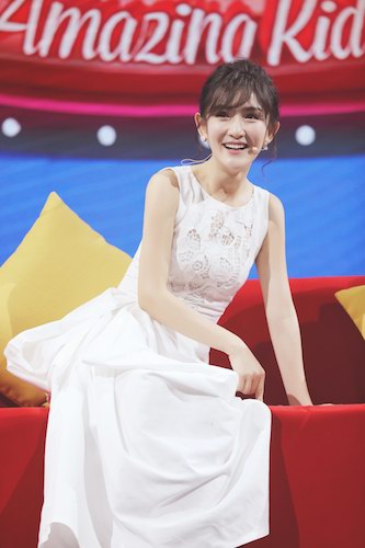 谢娜独挑大梁主持"神奇的孩子" 首期节目就哭惨了