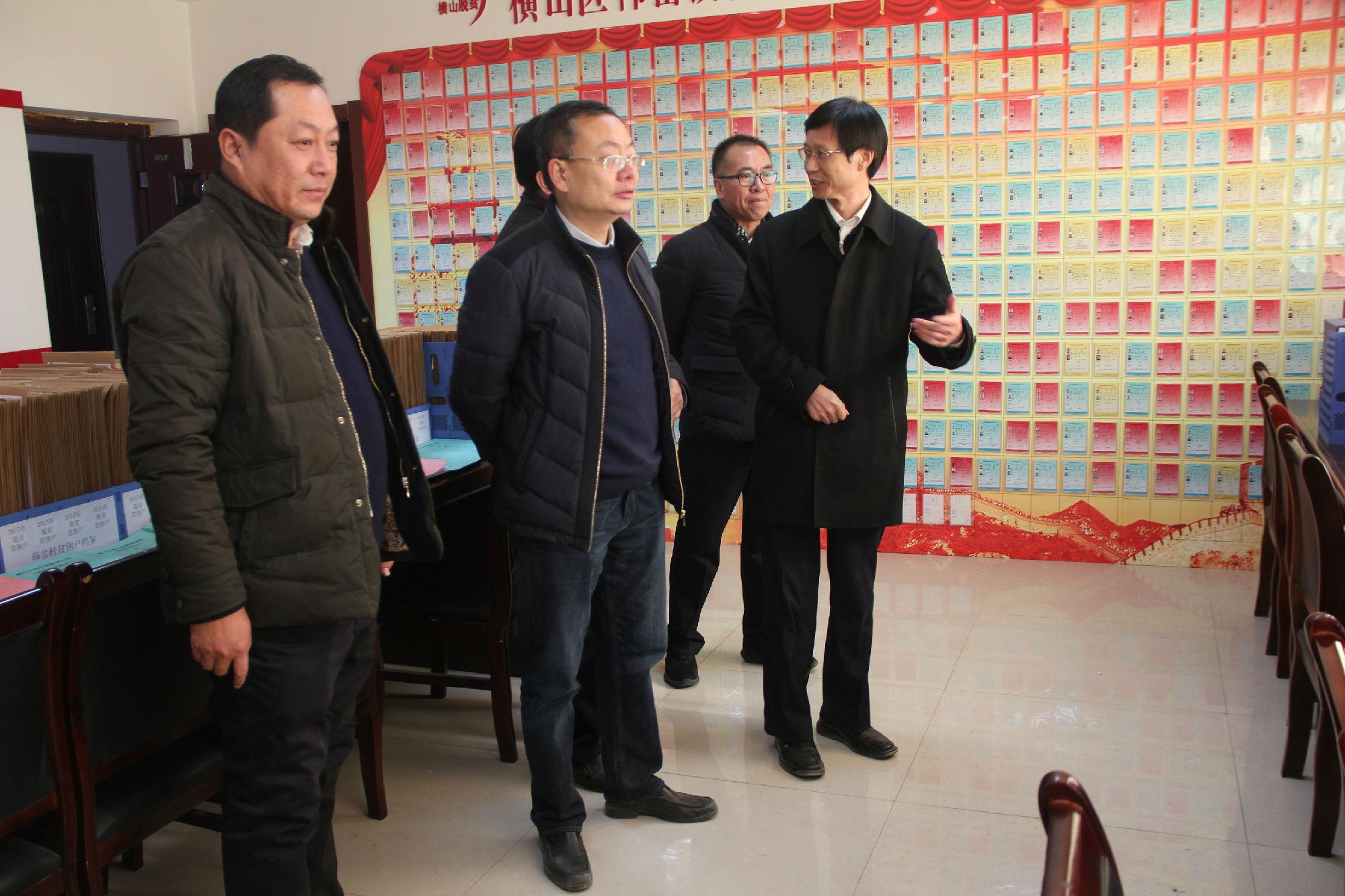 榆林市副市长张海峰在横山走访慰问贫困户