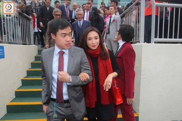 她是阔太也是不老港姐,49岁容貌似29岁(组图)