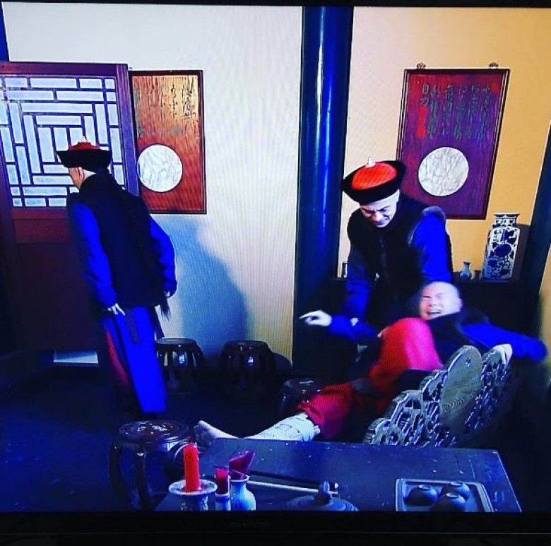 40岁生日住院!萧正楠拍戏受伤坐轮椅(图)(图3) 40岁生日住院!萧正楠拍戏受伤坐轮椅(图)