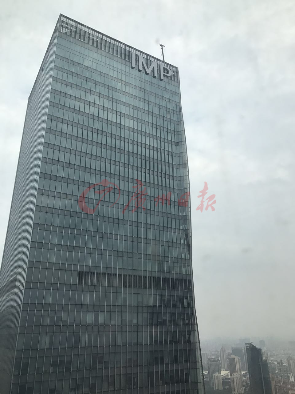 环球都会广场共67层,位于珠江新城东塔旁.