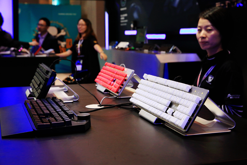 我潮我文艺 腹灵电竞外设新品引爆香港电子展_凤凰游戏