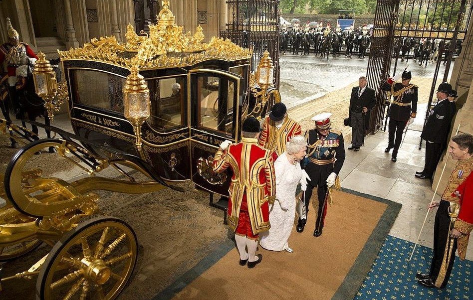 特朗普访英要坐女王“黄金马车” 安全部门很头疼