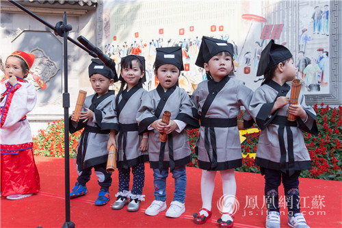 跟着名作游南京 在宁外籍人士体悟南京文学魅