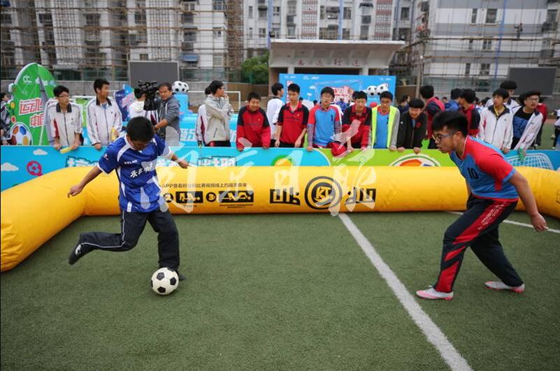 校园足球嘉年华城市赛南京开赛 12所足球特色