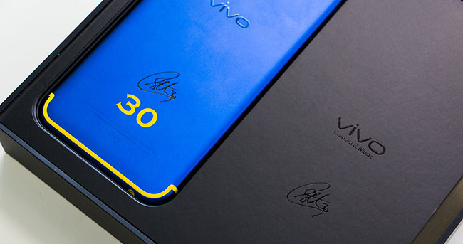 
vivo Xplay6库里定制版图赏
