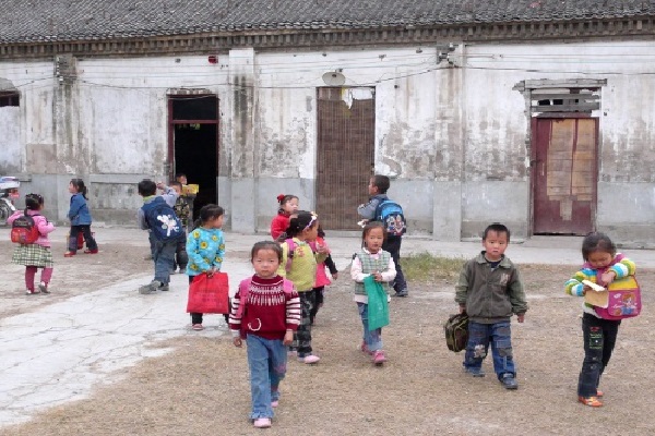 乡村人口疏化_乡村振兴图片(3)