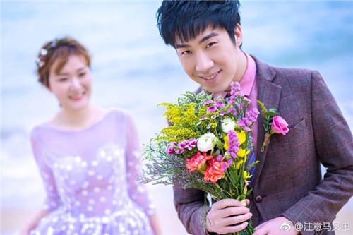 骚男要办电竞圈最盛大婚礼 PDD厂长等人将出