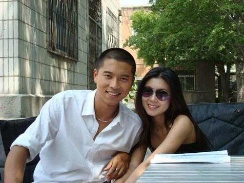 李小萌顺产生子 王雷高兴晒出儿子小脚丫(图)