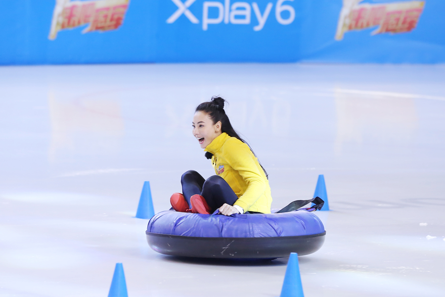 《来吧冠军2》贾乃亮挑战冰上特技 宋茜艺能爆发