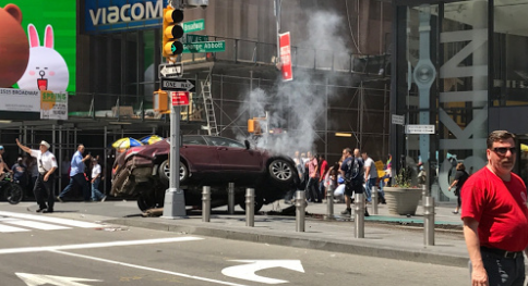 纽约时报广场一汽车冲撞行人致1死22伤