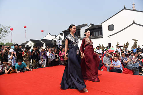 吴江旗袍小镇开了吗图片