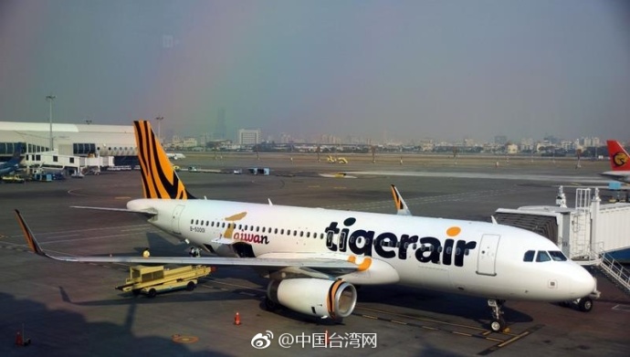 台湾一航空公司8名正机长被拍到曾在飞行中睡觉