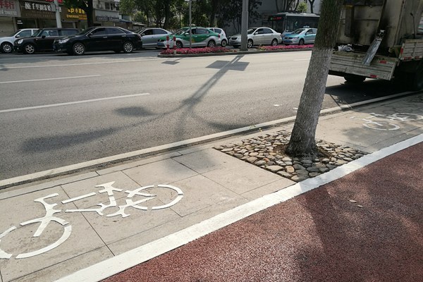 椒江重新划定自行车停车线规范非机动车停放