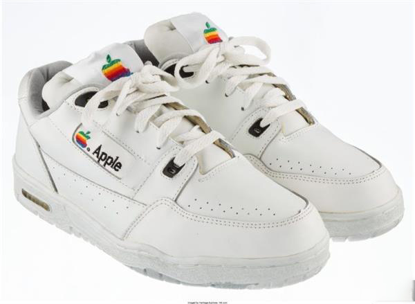 20世纪90年代正版苹果运动鞋将被拍卖 或达30000美元