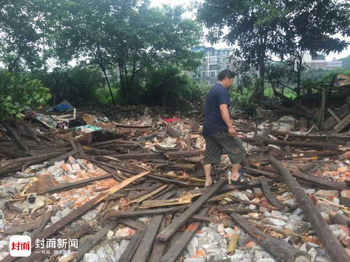 成都半夜突击拆房 几十条流浪狗被砸死 - 梅思特 - 你拥有很多,而我,只有你。。。 成都半夜突击拆房 几十条流浪狗被砸死 - 梅思特 - 你拥有很多,而我,只有你。。。