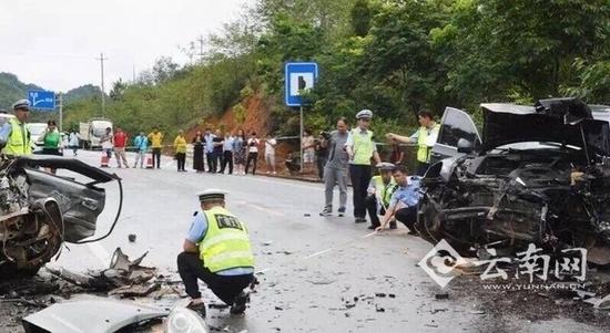 云南广南县珠西二级公路发生一起车祸致2死3伤