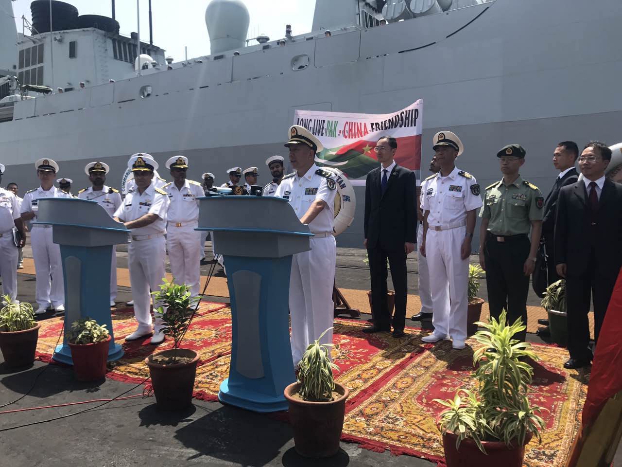中国海军编队访巴基斯坦 巴方:中巴友谊比海深比蜜甜