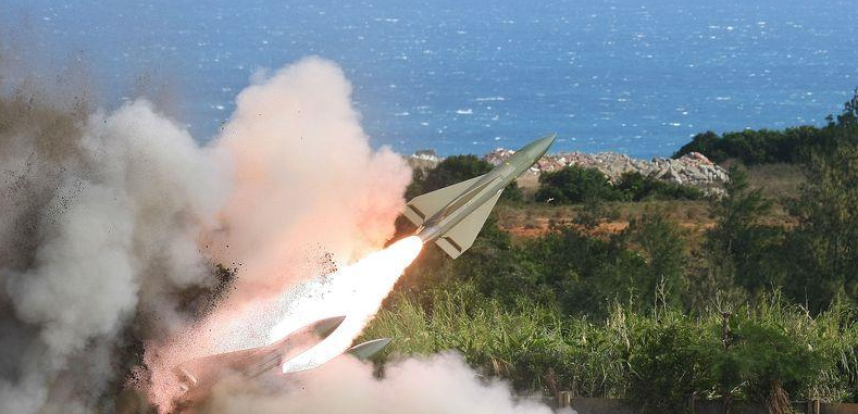 台湾鹰式导弹爆炸 官员：射数十枚只炸两枚已达标