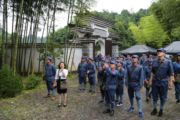江西工程学院党委组织党员师生赴井冈山学习培