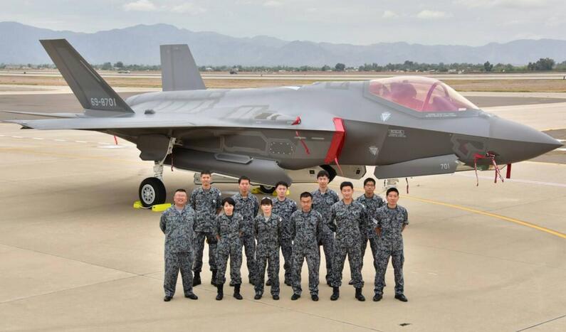 美军F35战机首次飞抵冲绳基地 恐引发民众反弹