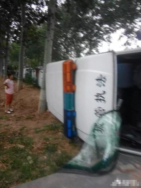 山西夏县11辆执法车被掀10人伤：村民受个别人煽动