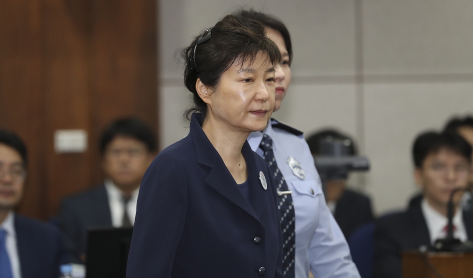朴槿惠又拒绝出庭 检察官拿着拘票也没敢动她