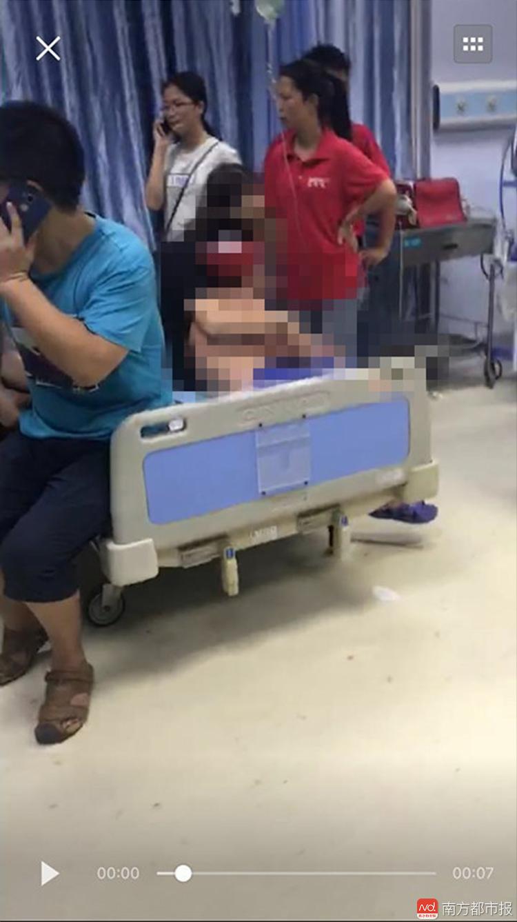 深圳西乡沃尔玛发生砍人事件10余人受伤 嫌犯被控制