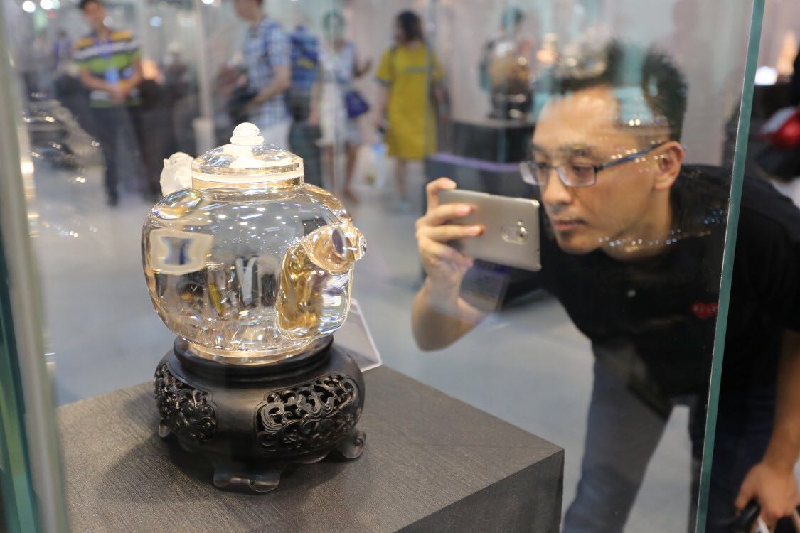 "岁月鎏晶—东海水晶精品展在南京图书馆举行