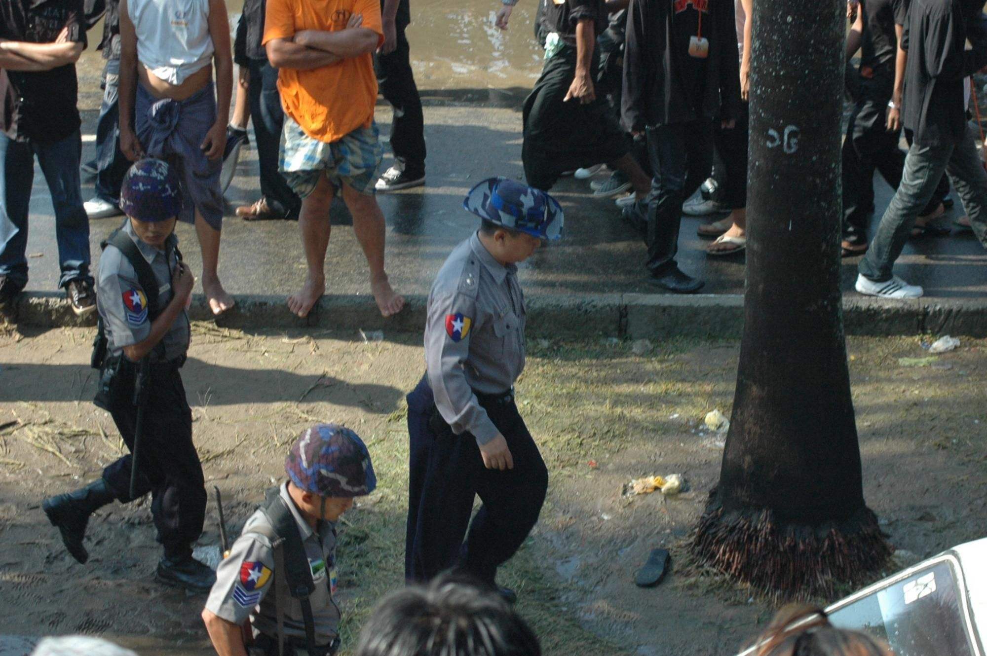 缅甸30多处警局同时遭遇袭击 至少5人死亡