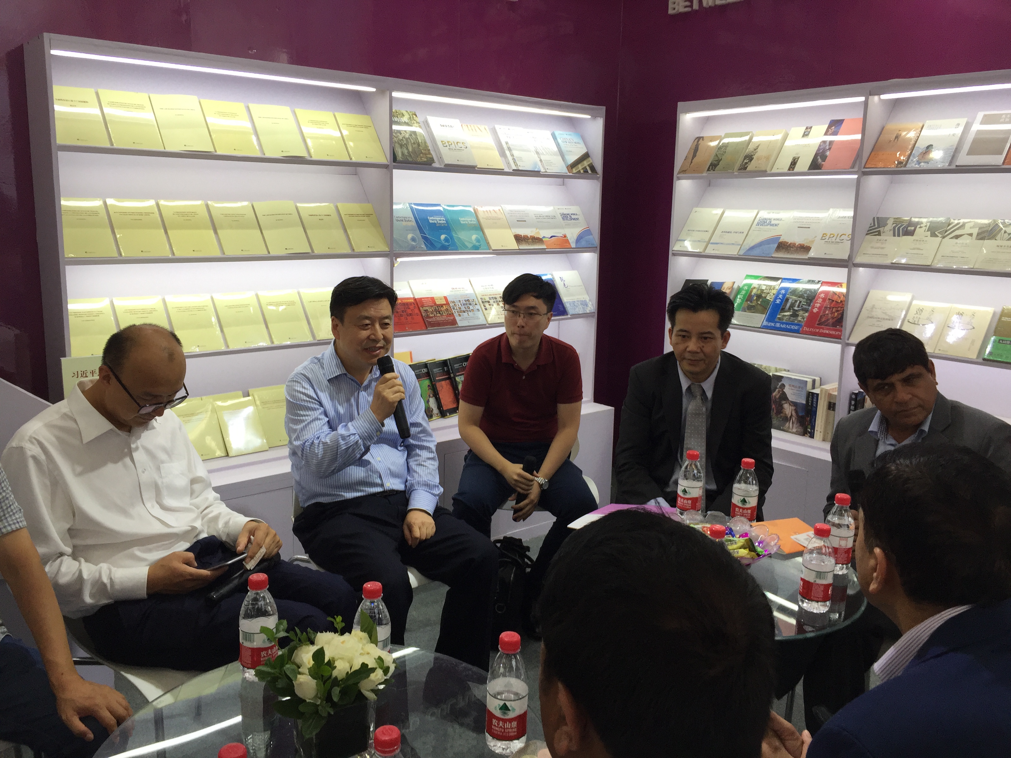 尼泊尔共产党代表团北京国际图书博览会期间访