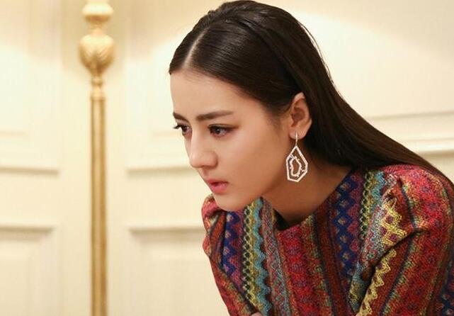 迪丽热巴片场狂吃遭嫌弃 导演:你胖了不连戏